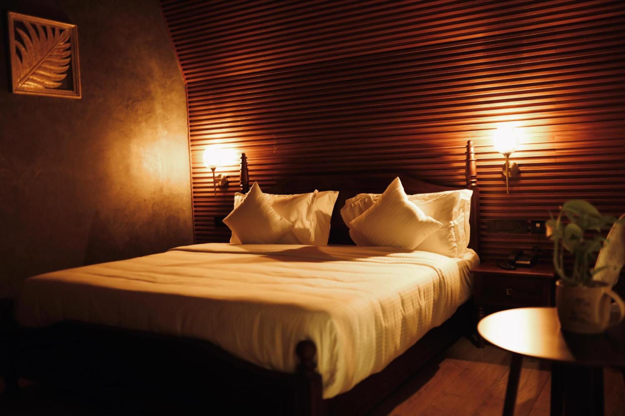 Leela'S 7Th Heaven Resort & Spa Trikunnapuzha Exterior photo