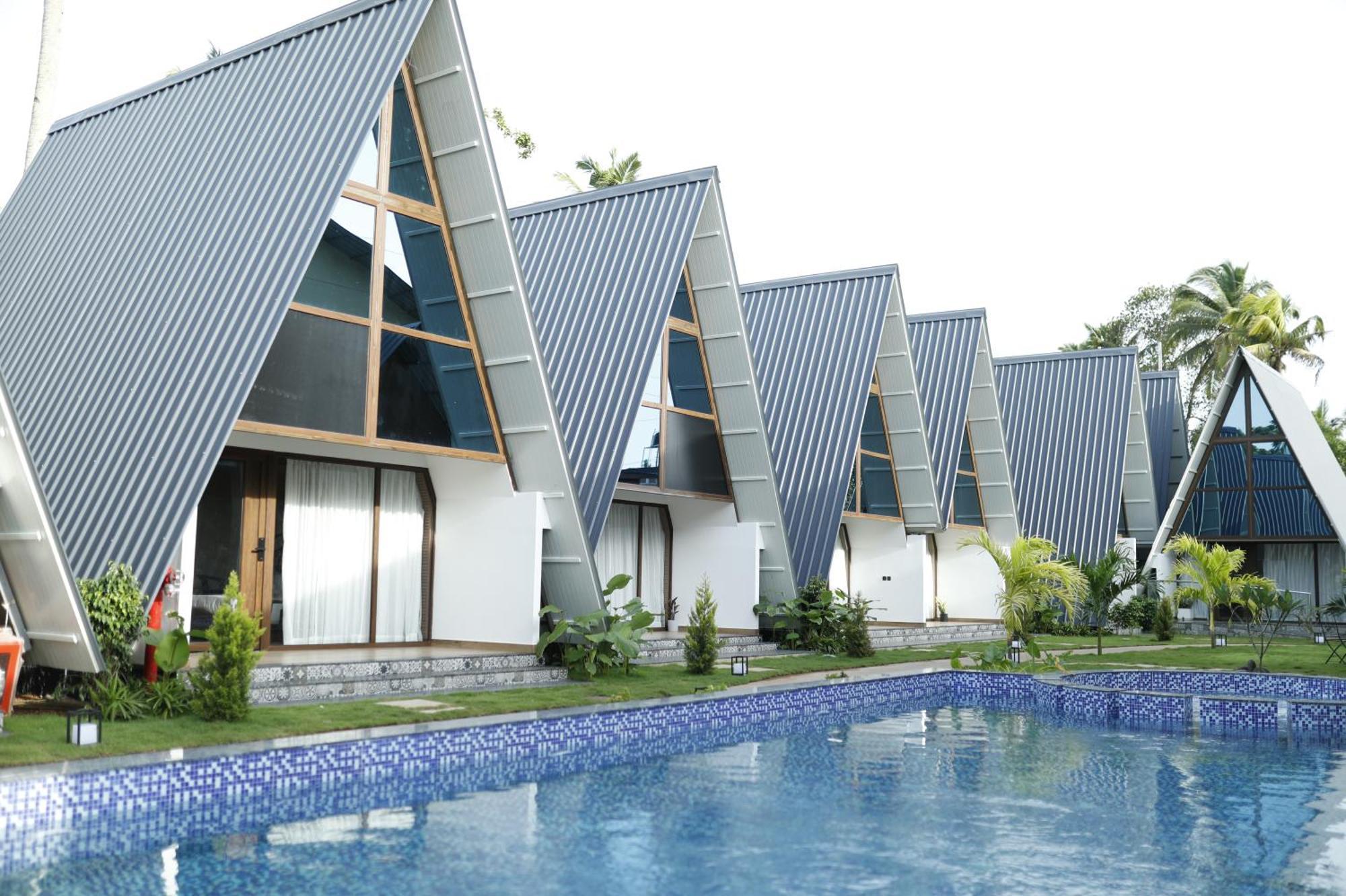 Leela'S 7Th Heaven Resort & Spa Trikunnapuzha Exterior photo